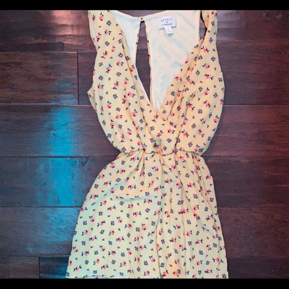 yellow jumper - Picture 1 of 2